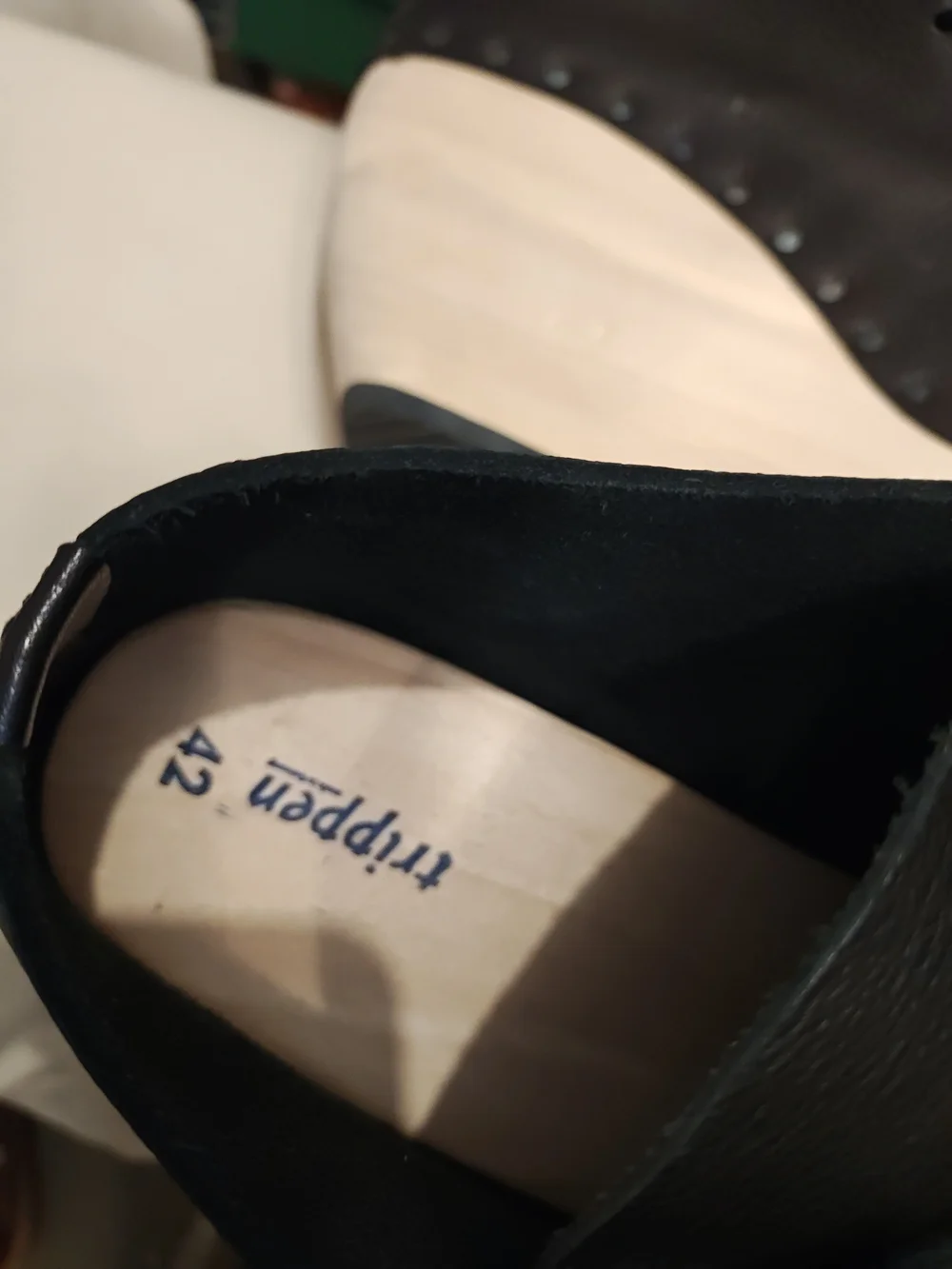 Black Leather Platform Lace-Up Shoes with Cream Wedge 42